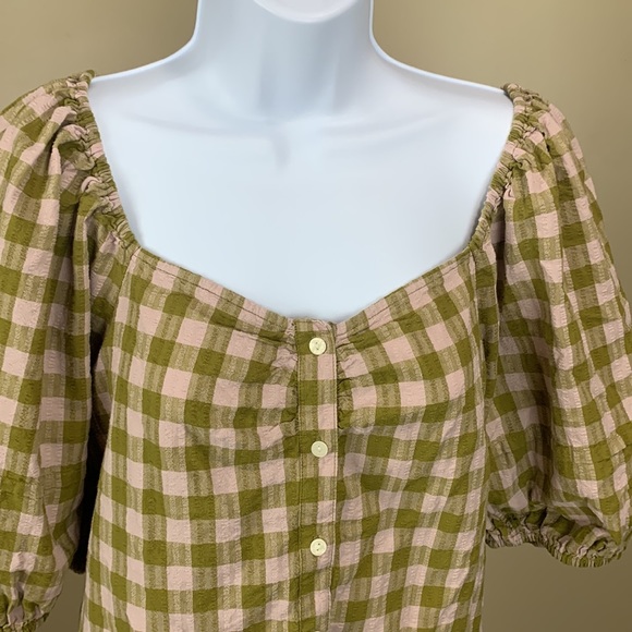 Button up top - Picture 3 of 9